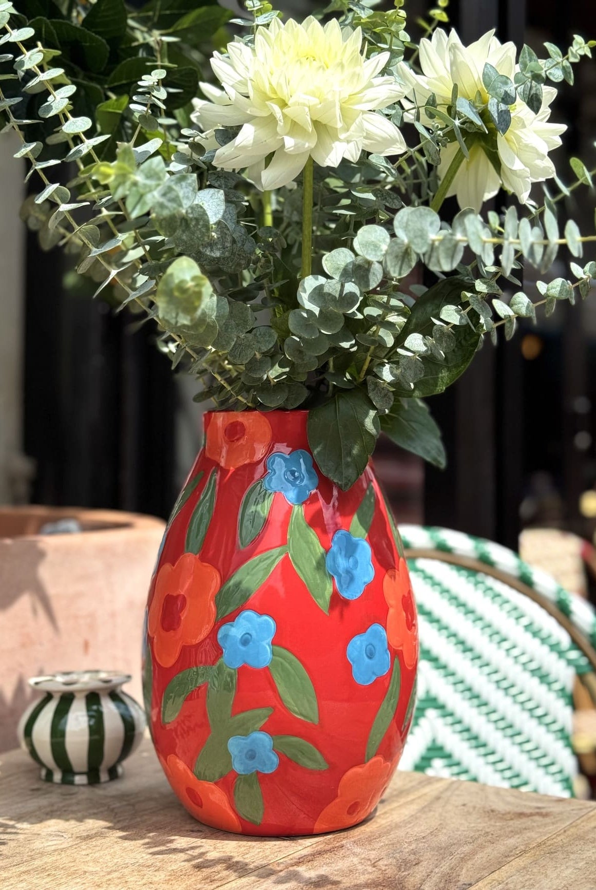 Vase rouge en dolomite Flores utilisé avec des fleurs fraîches