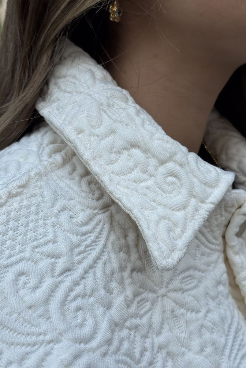 veste boutis blanche de pres