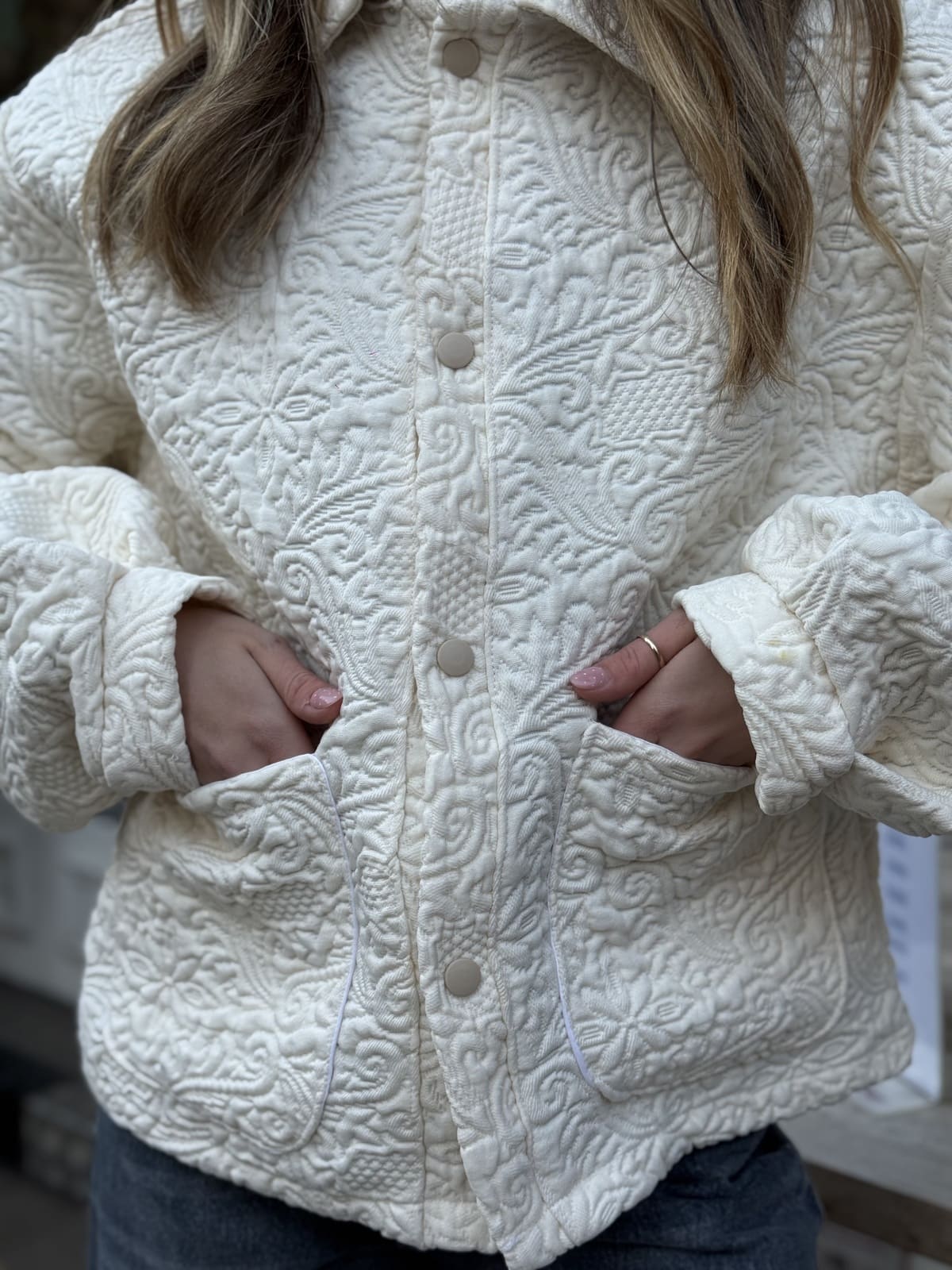 veste boutis blanche portée