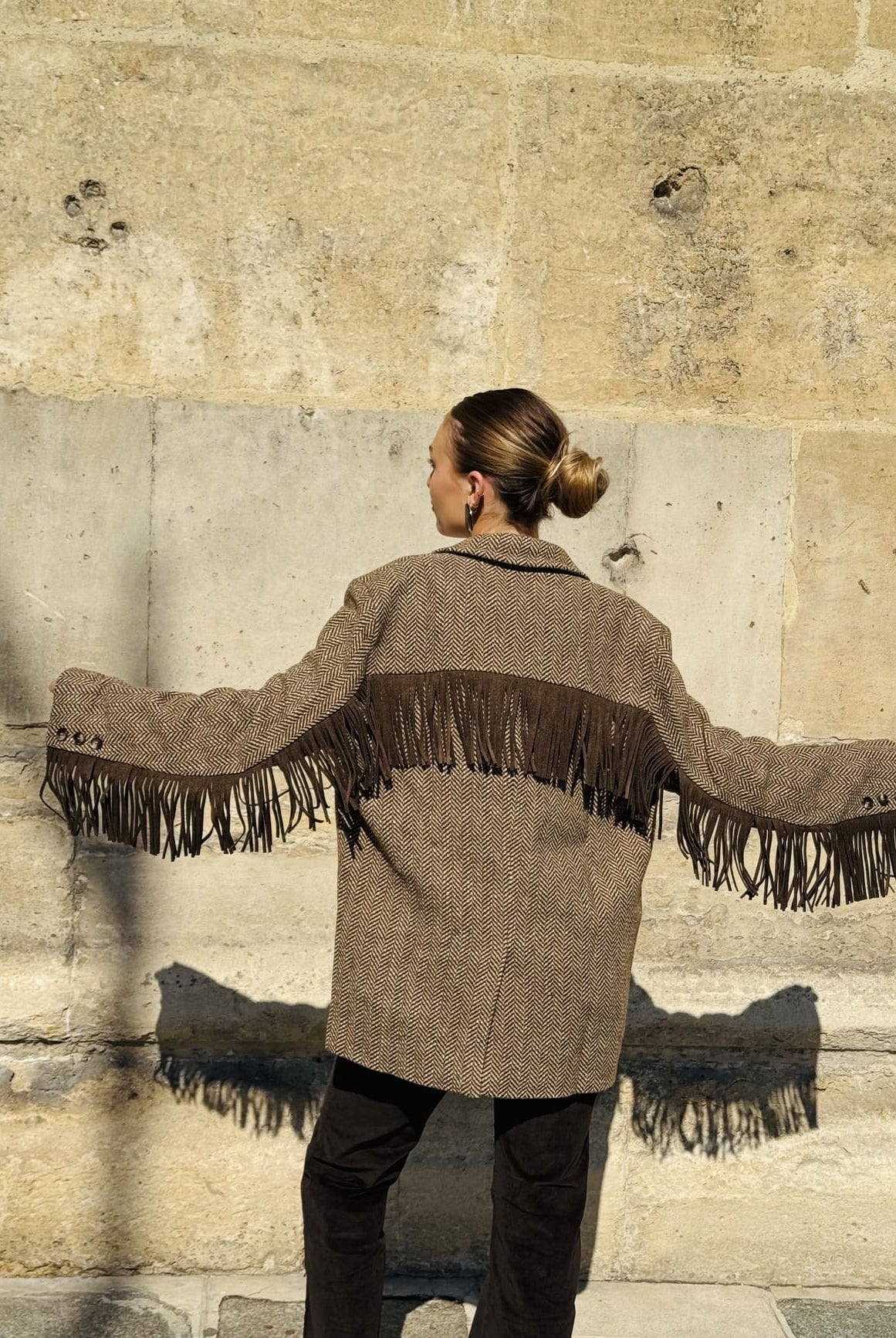 Veste oversize à chevrons, détail des franges de dos