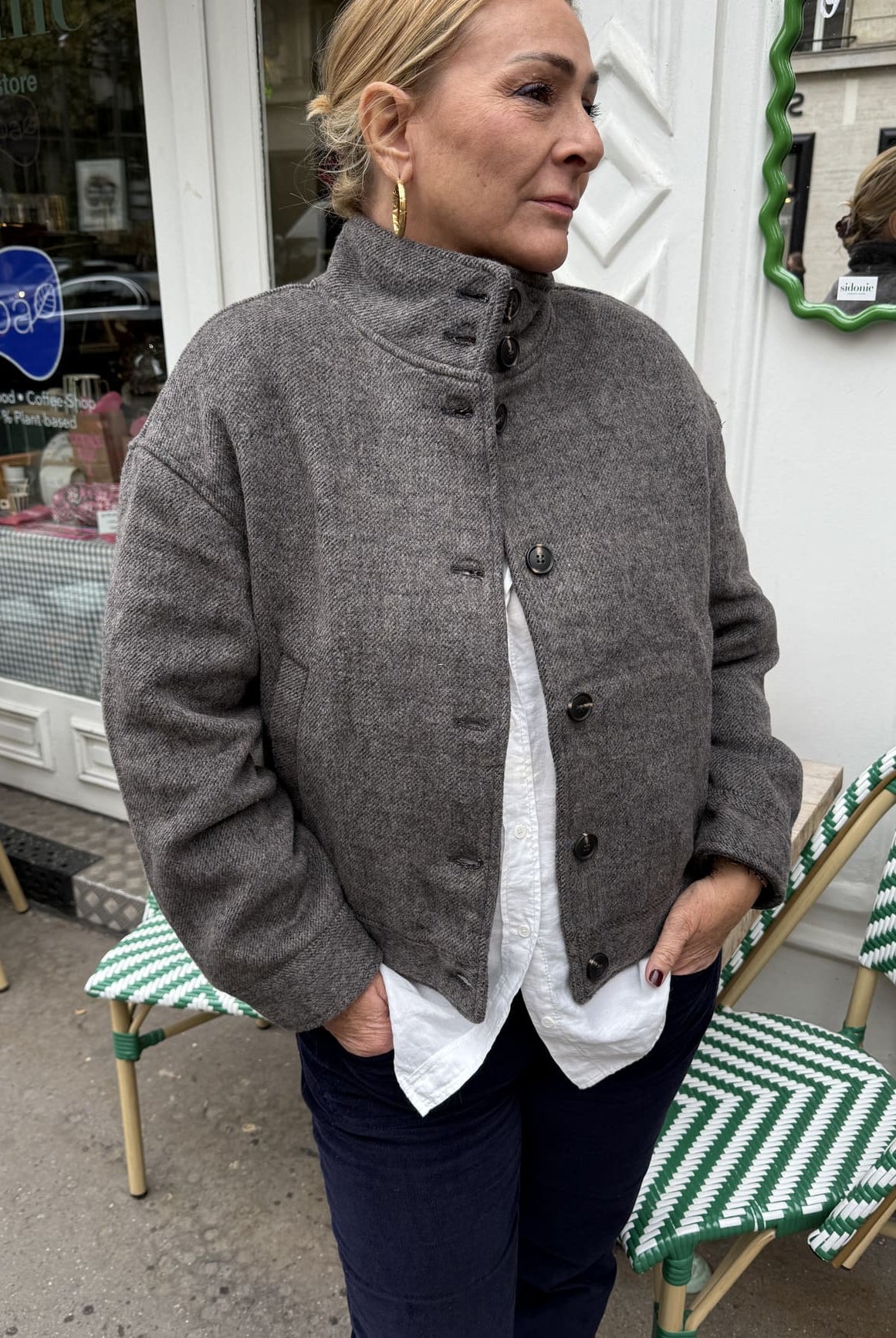 veste courte à chevron gris vue de face