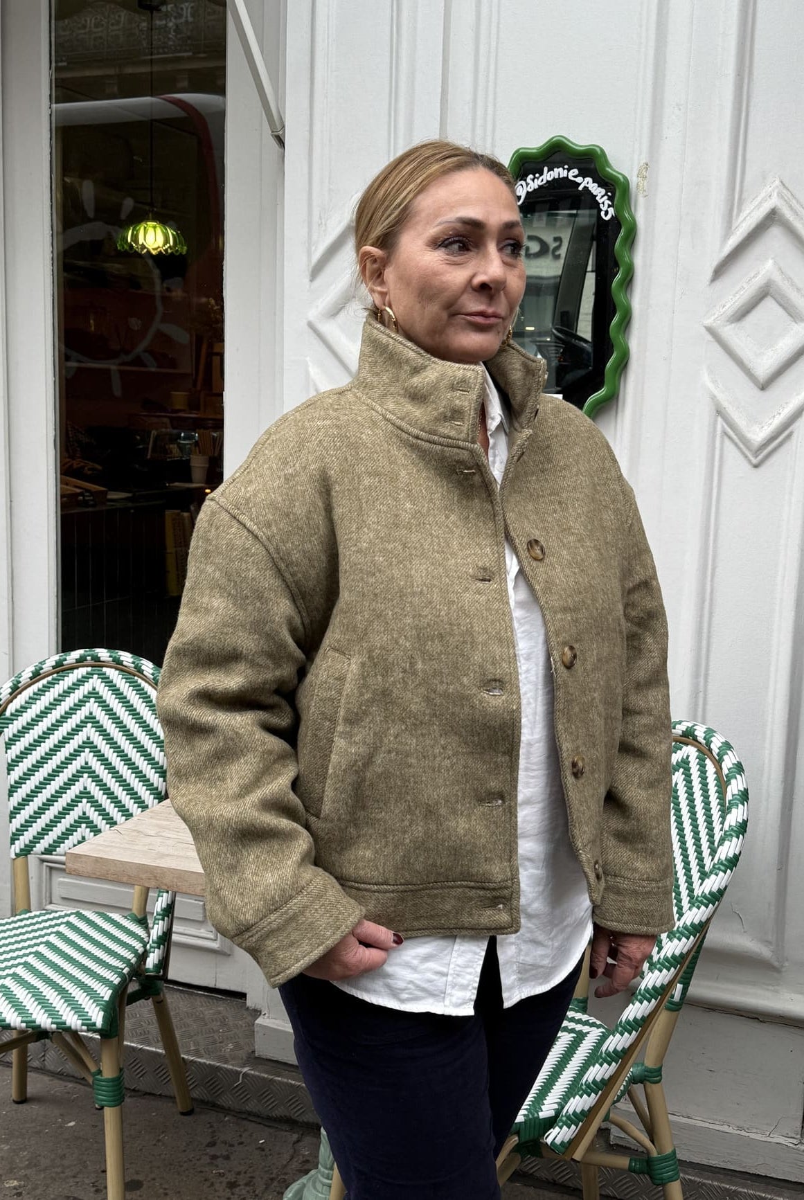 Veste courte effet laine en chevron kaki vue de face