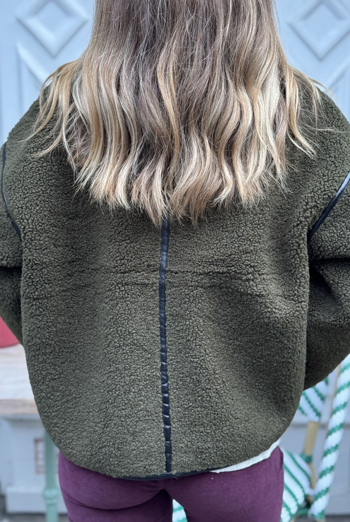 Veste sherpa femme kaki vue de dos