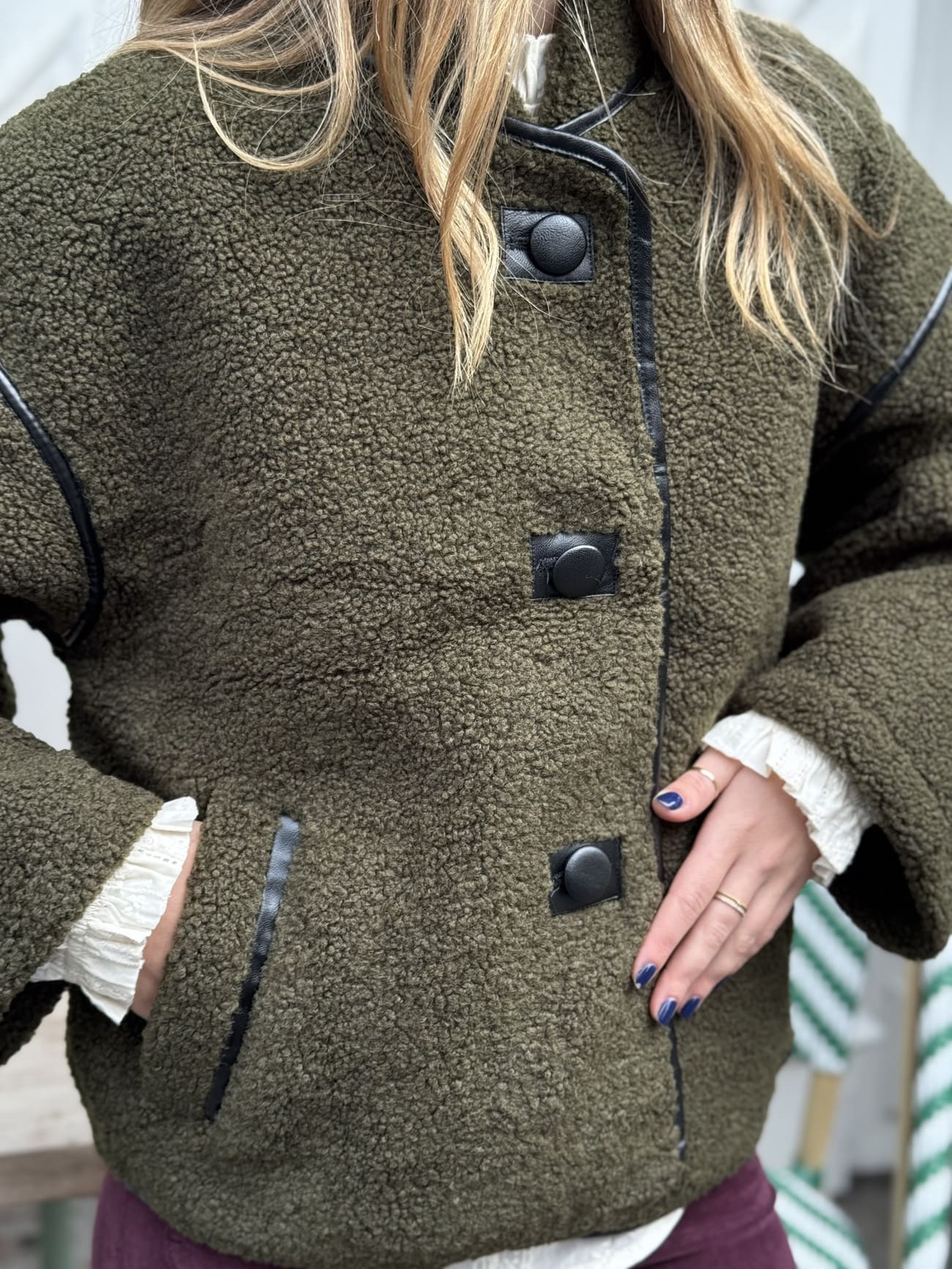 veste sherpa pour femme - zoom sur détail bouton