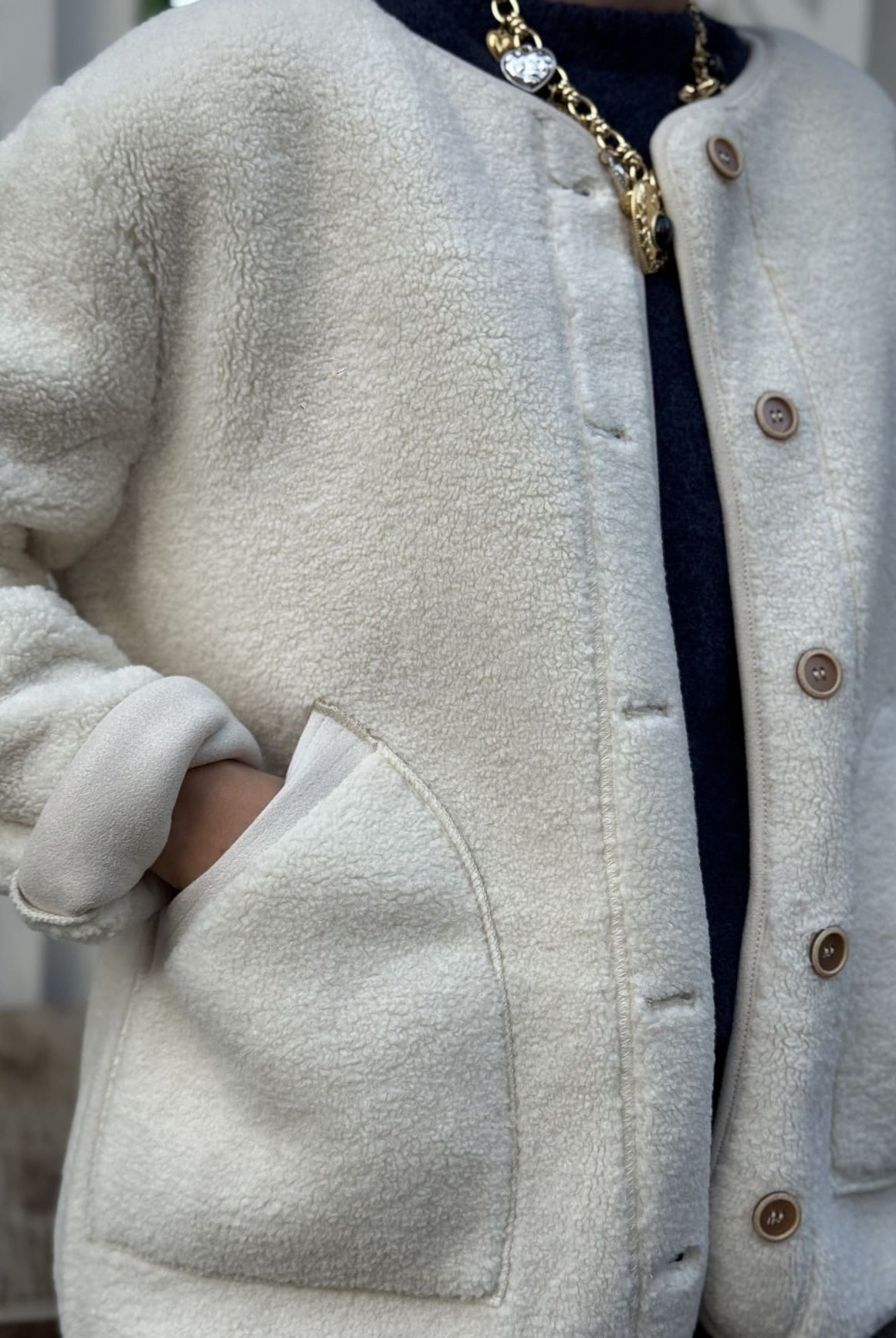 vestesherpa ecru vue de près