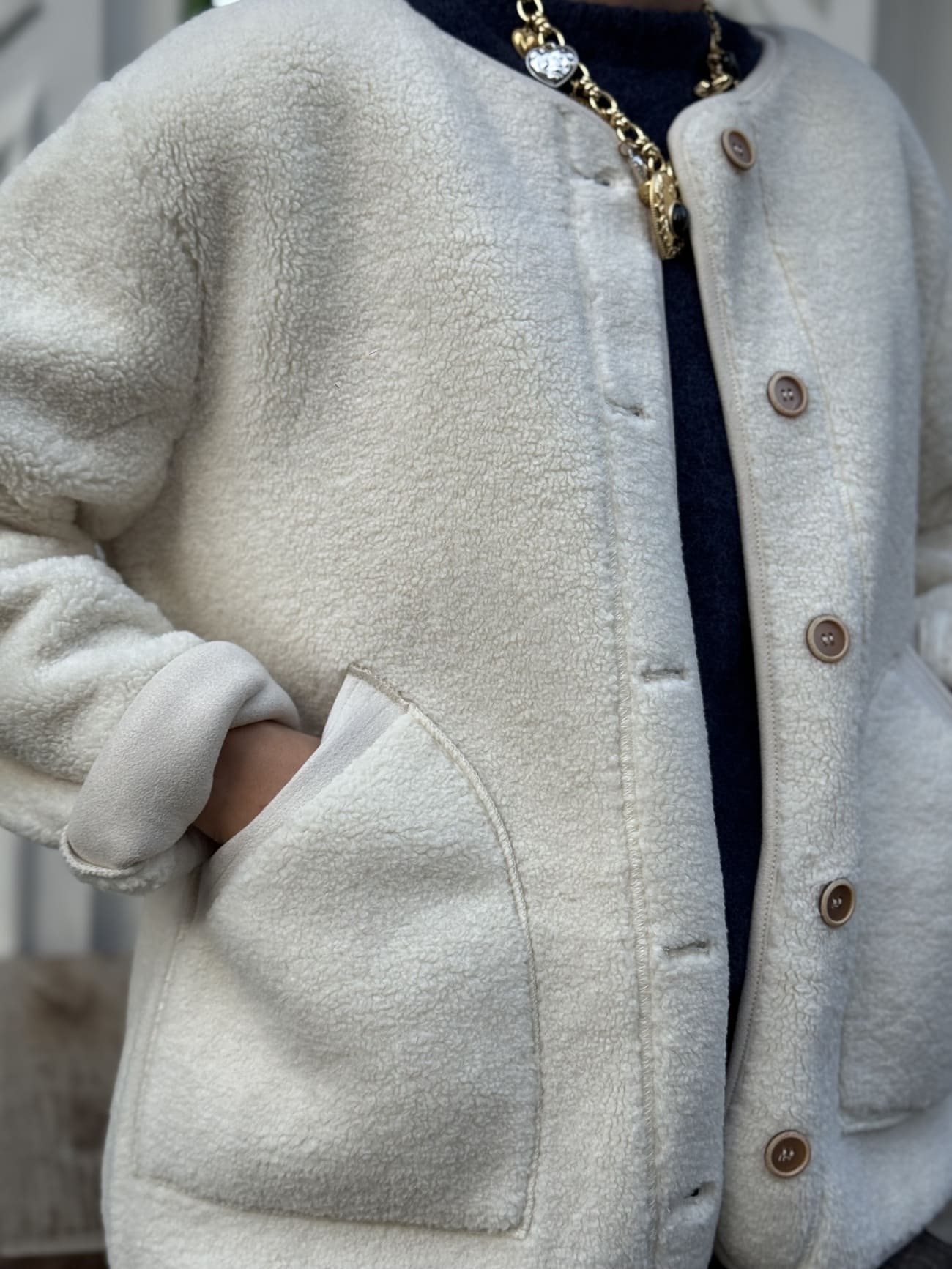 vestesherpa ecru vue de près