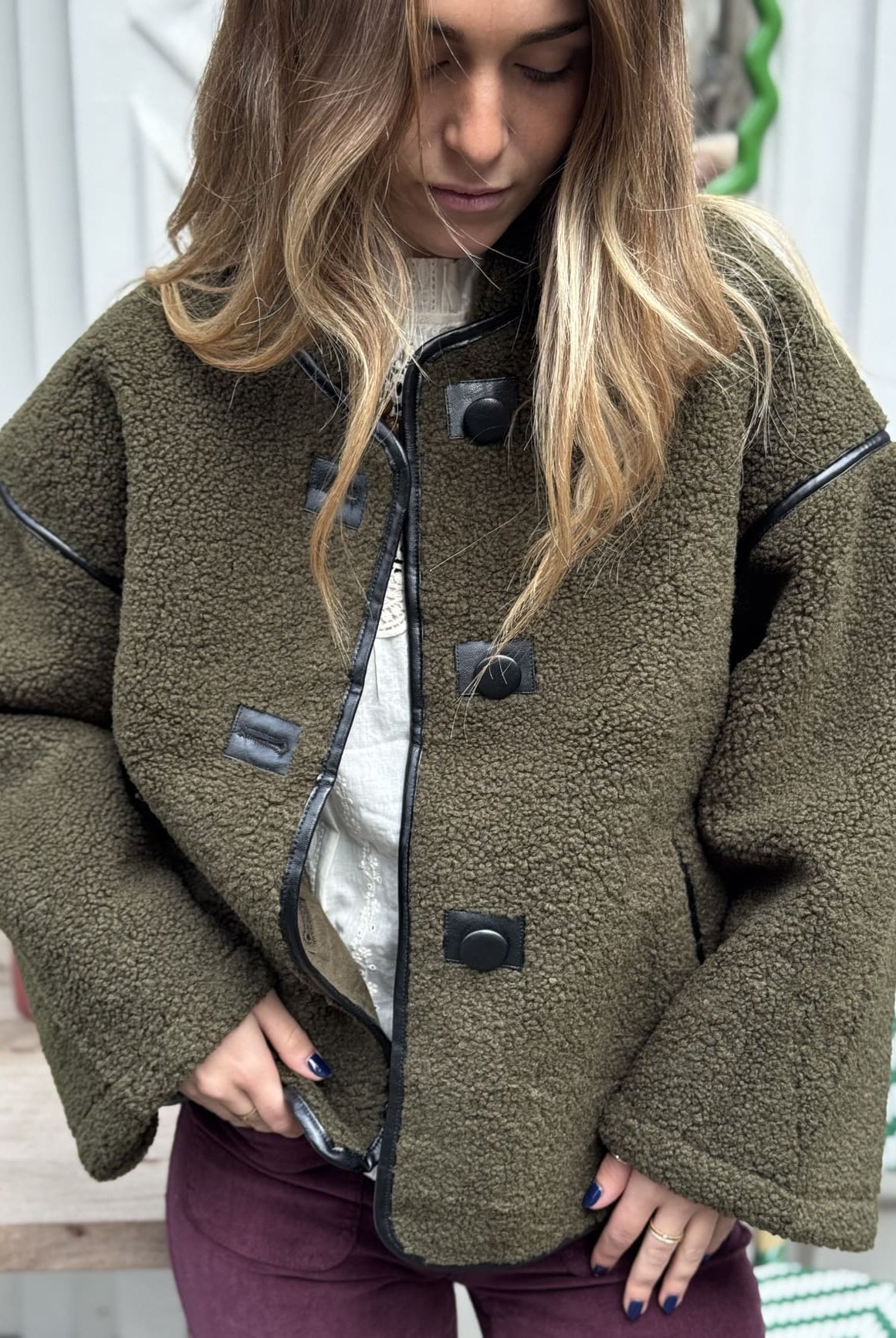 Veste sherpa imitation mouton kaki vue de face