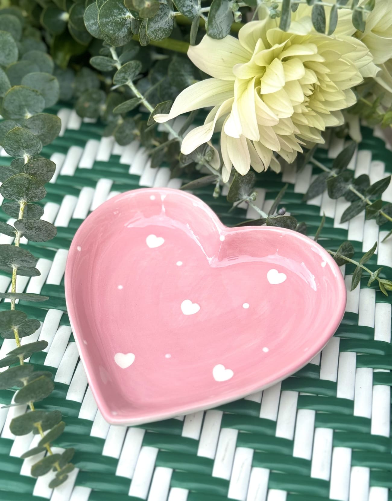 Vide‑poche cœur rose en céramique – vue de dessus