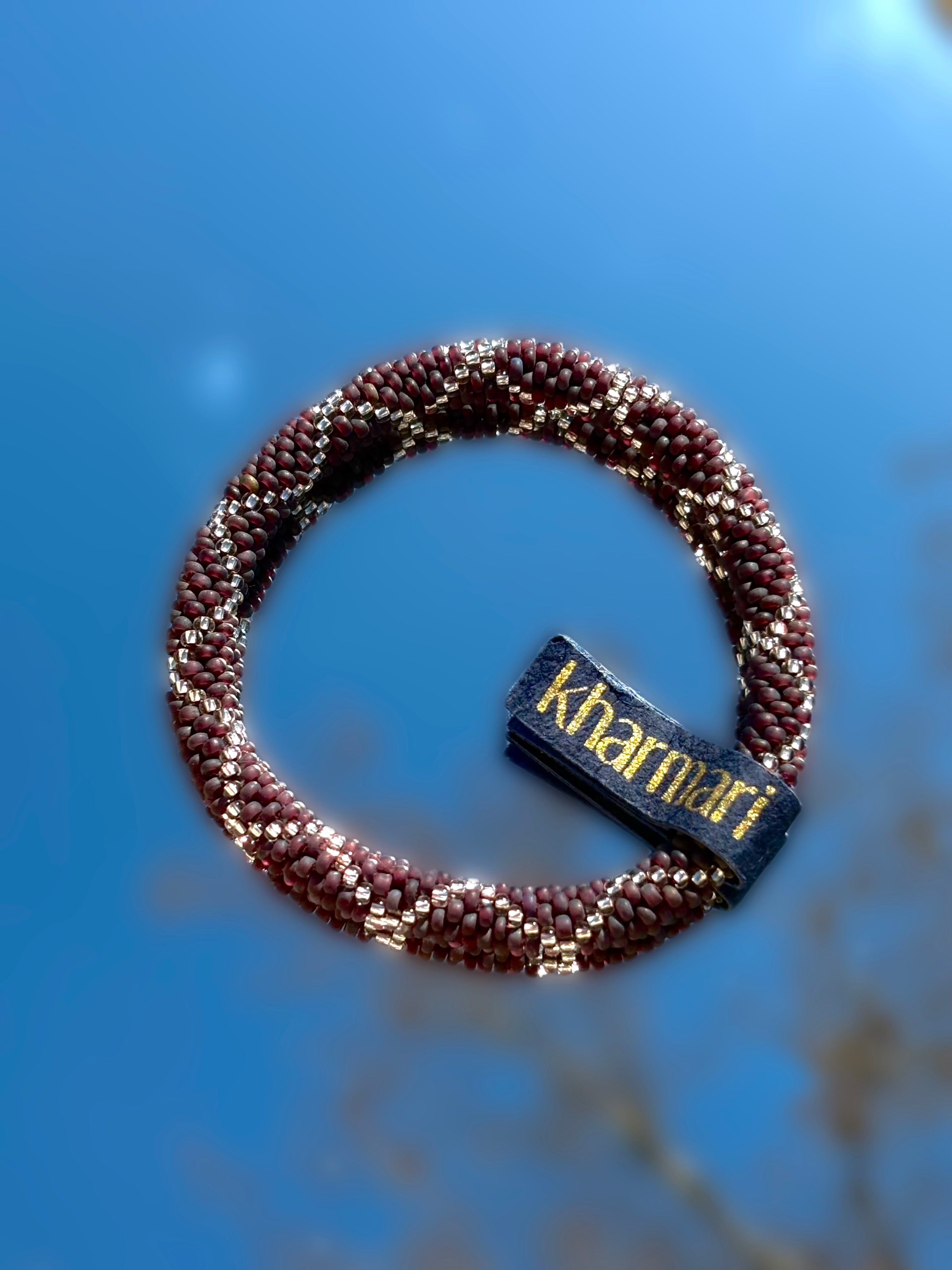 Bracelet perles de verre kharmari bordeaux 