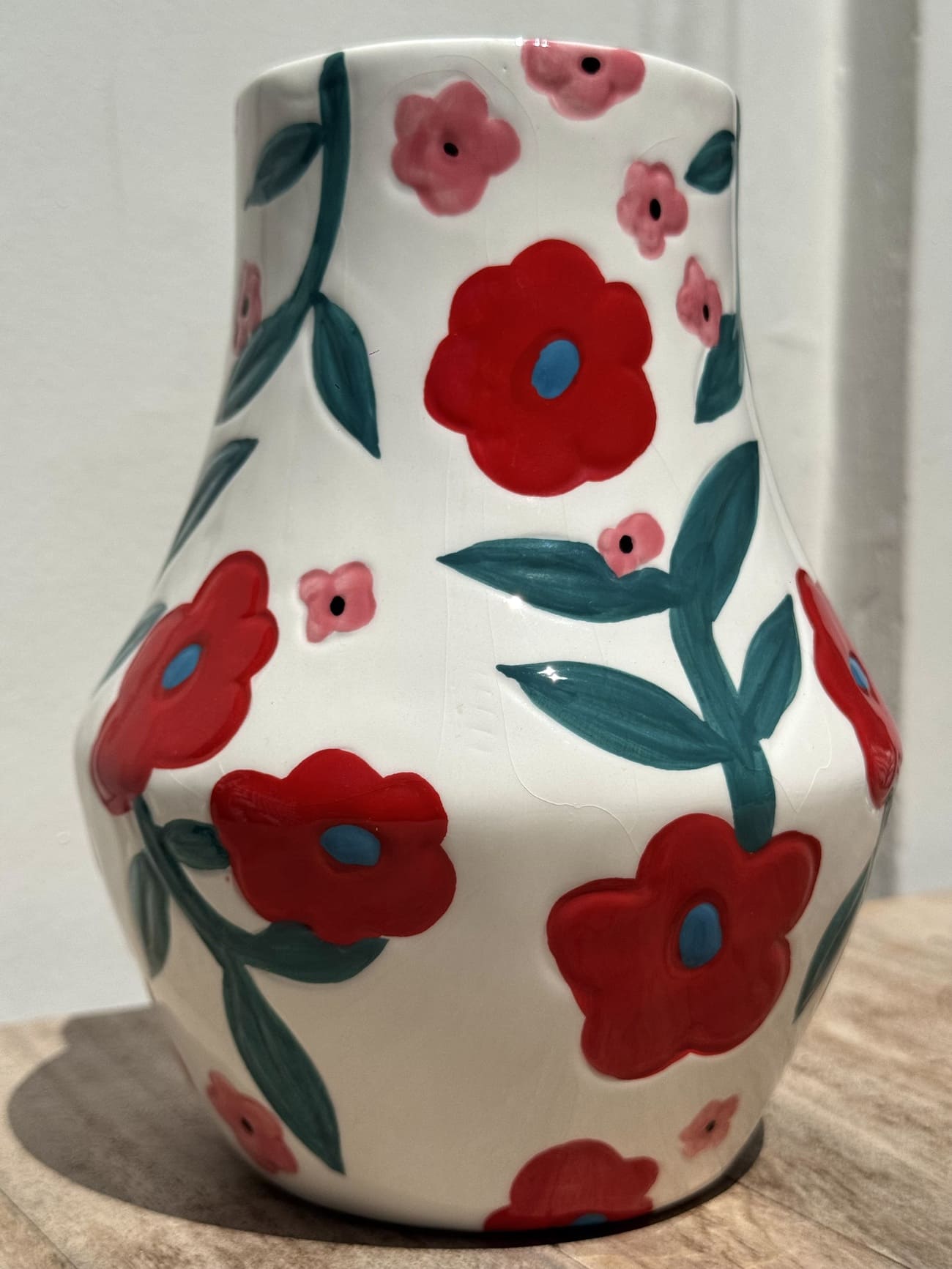 Accessoire maison élégant – vase fleurs rouge tendance