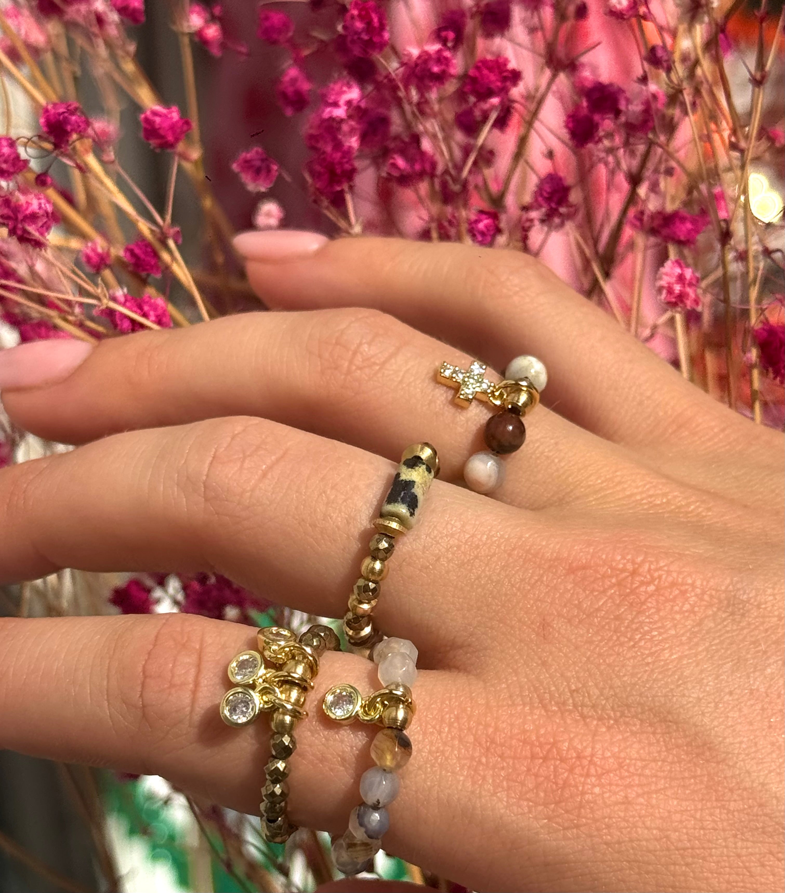 Bagues CELESTE x4 Fauve – portées sur la main