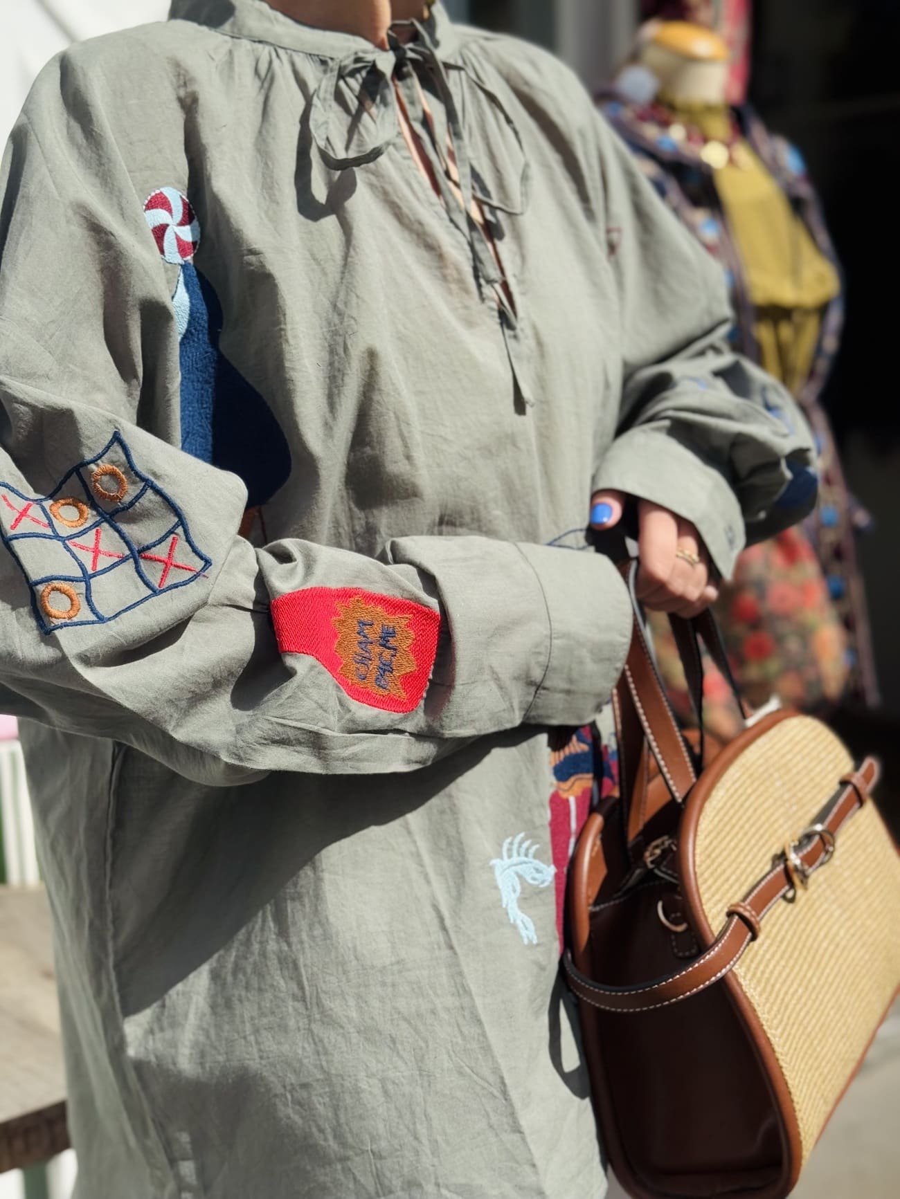 Chemise kaki brodée détail