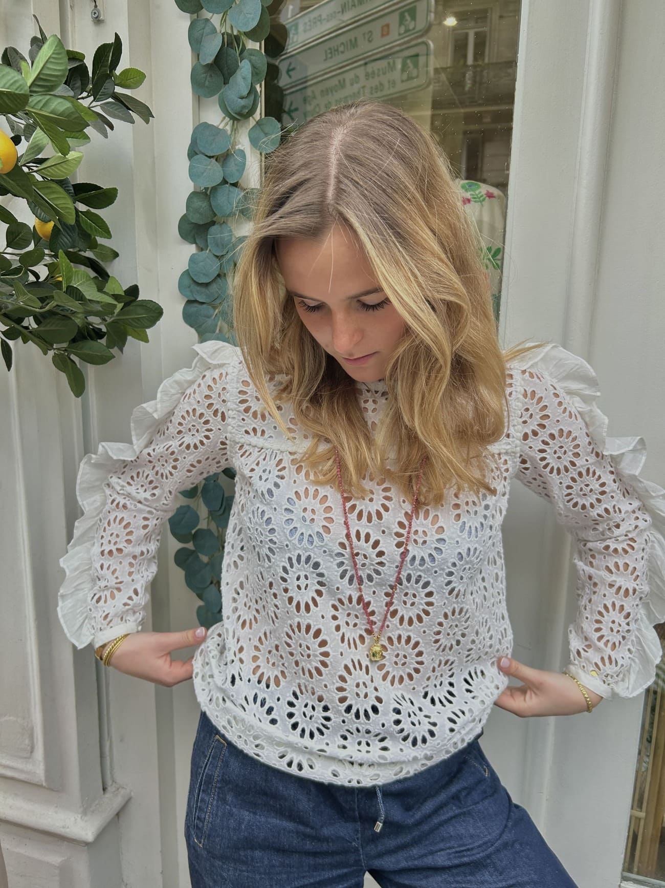 Blouse en tissu ancien avec manches à volants, pièce féminine et responsable