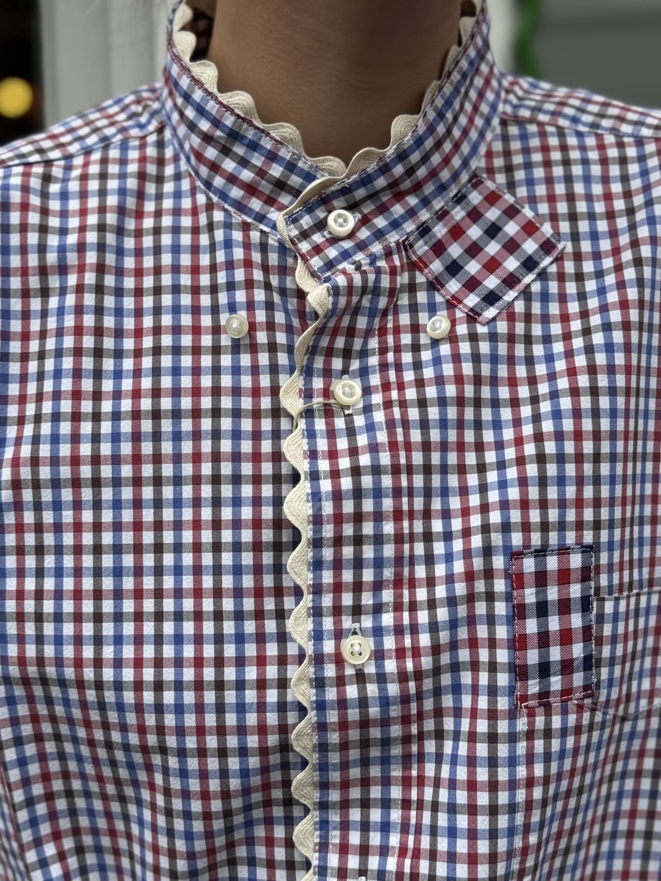 Détail du motif vichy et finitions de la chemise bohème chic