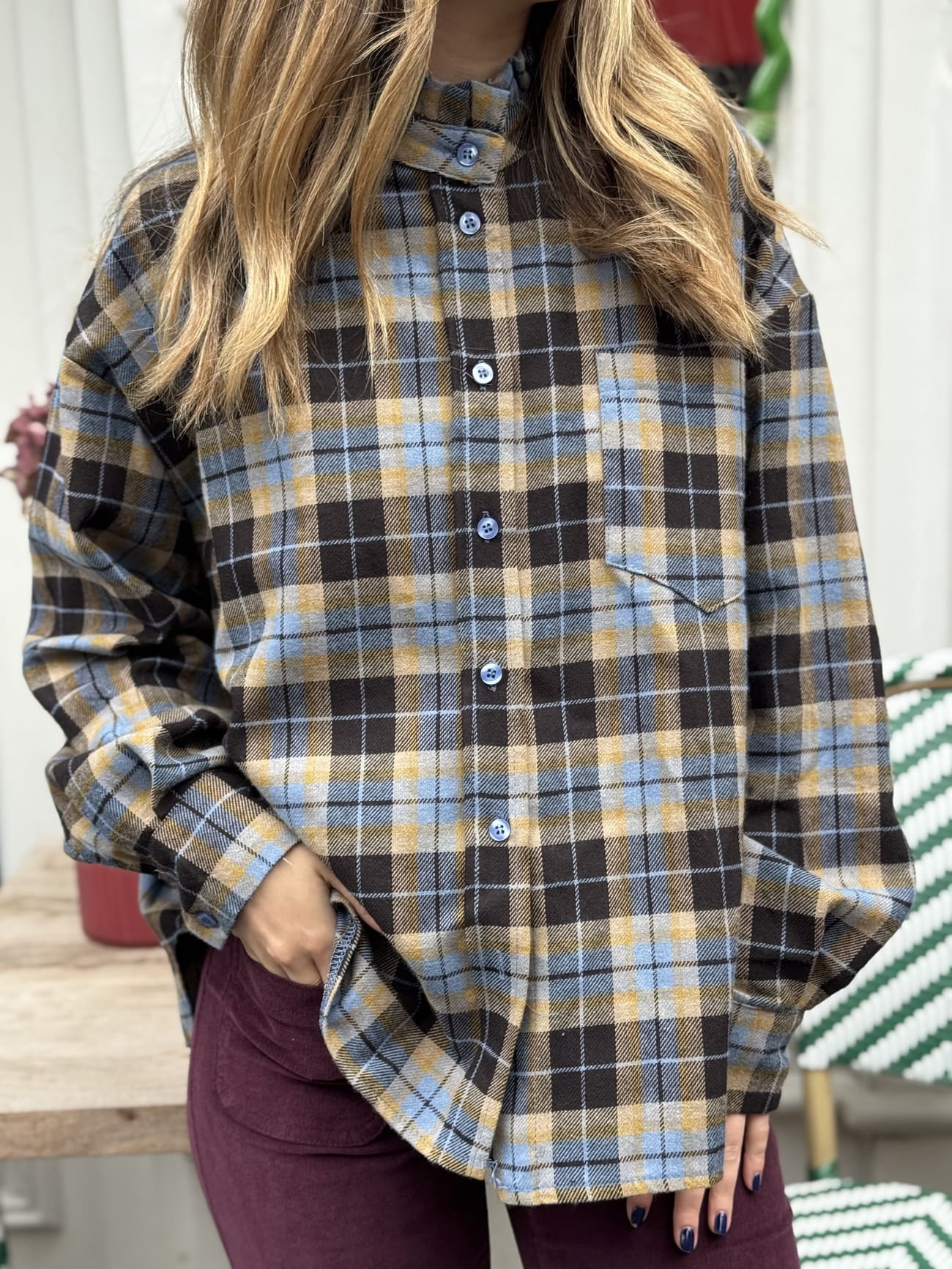 Chemise femme aux carreaux marron et bleu vue de face