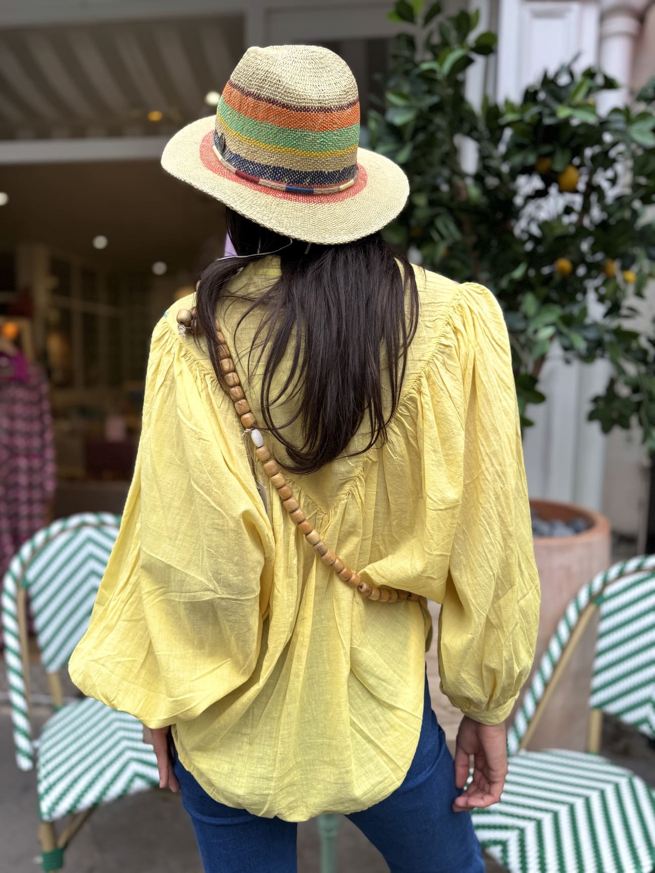 Vue de dos de la chemise jaune en coton jaune