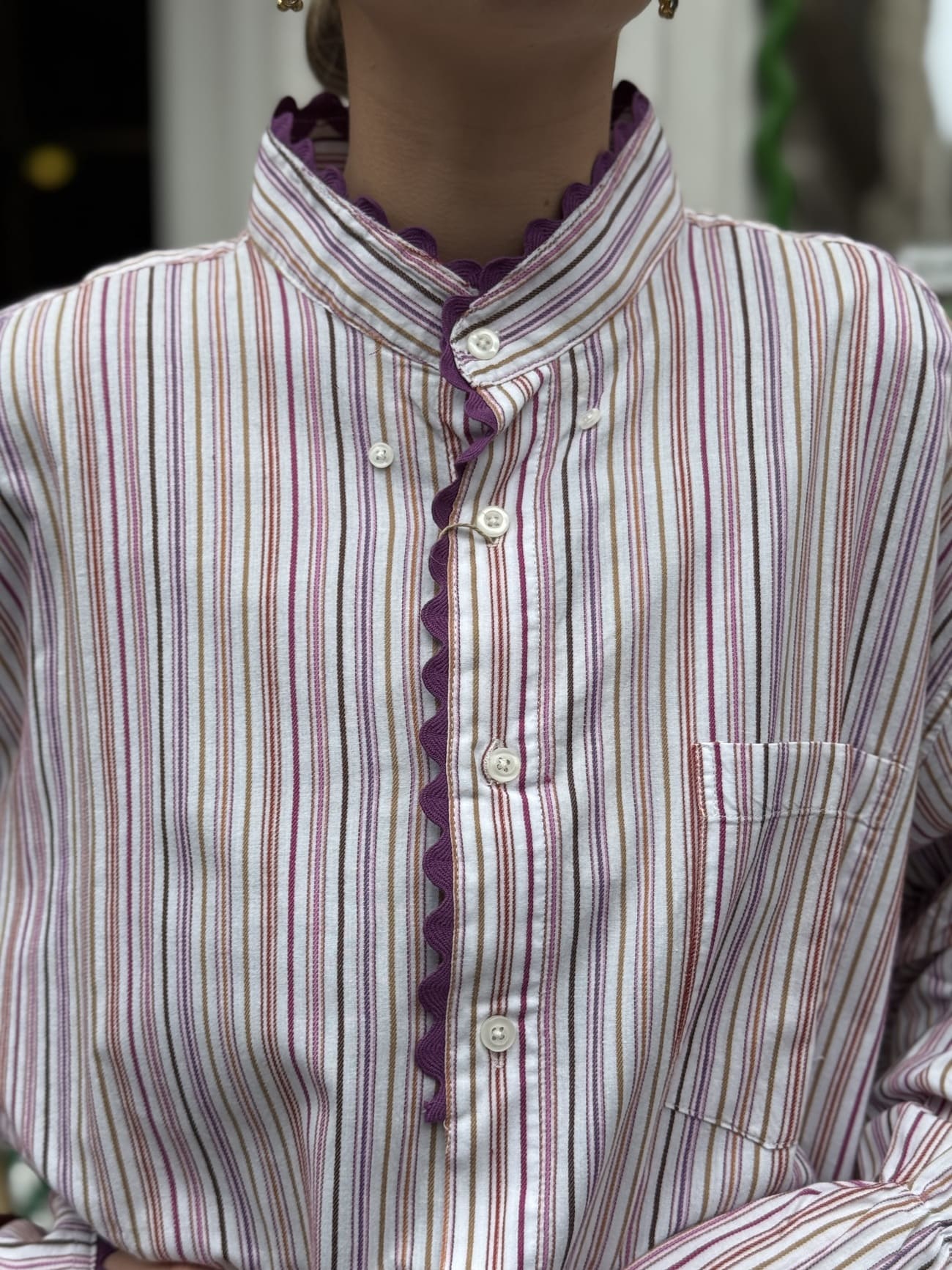 Détail du croquet de la chemise femme ensemble création rose