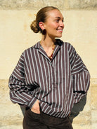 chemise marron rayée blanche