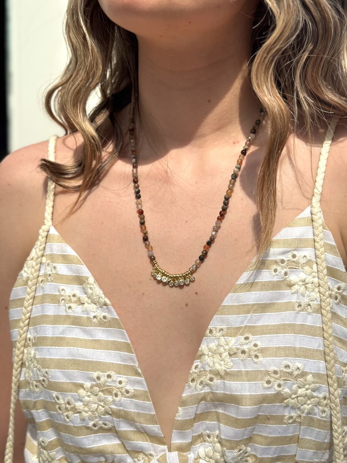 Collier Diwali Sienne de Kharmari porté