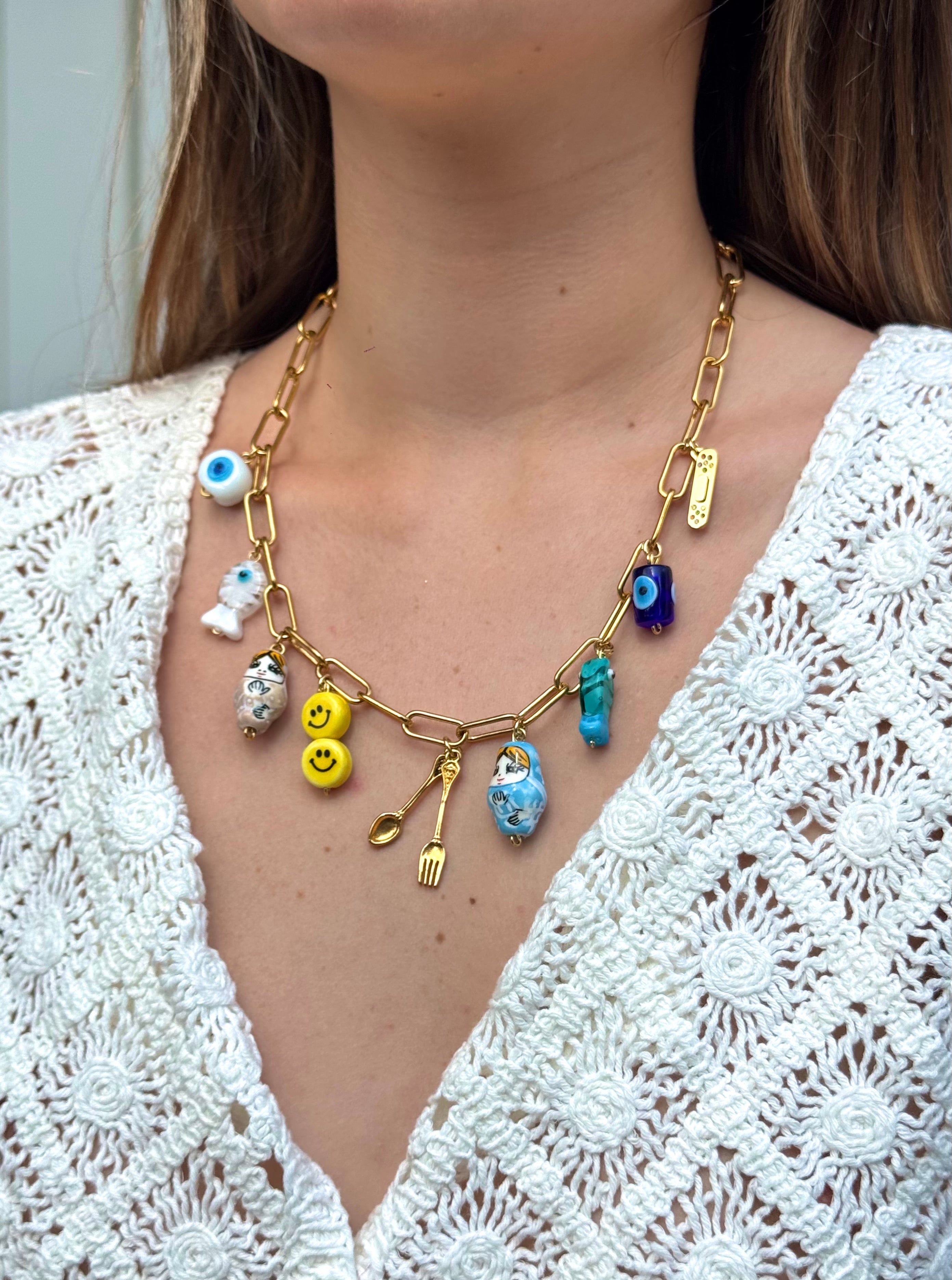 Collier Mamie Esther porté – 9 charms guérison et prospérité, bijou Kchoush