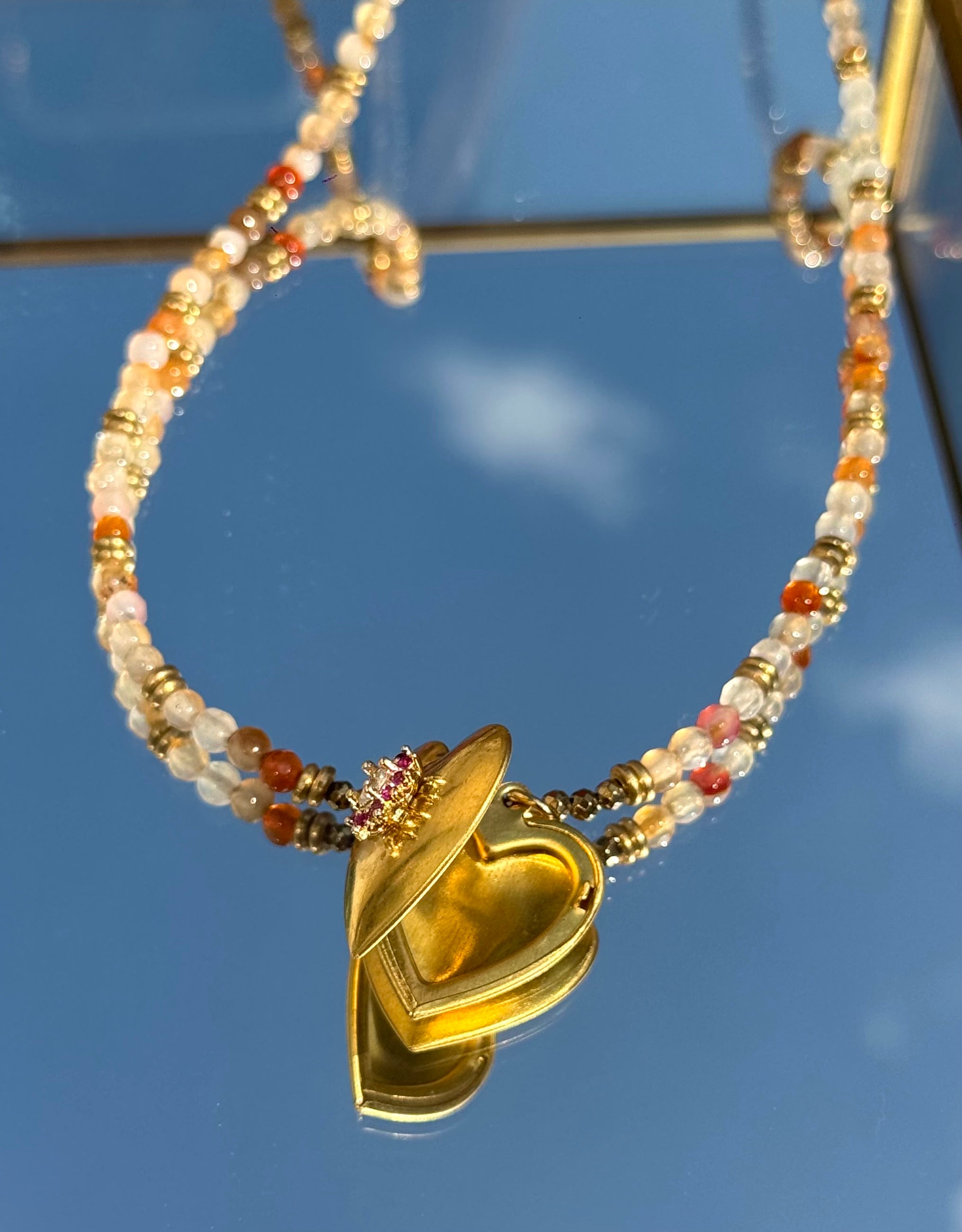  Détail du médaillon du Collier Muku Rosace