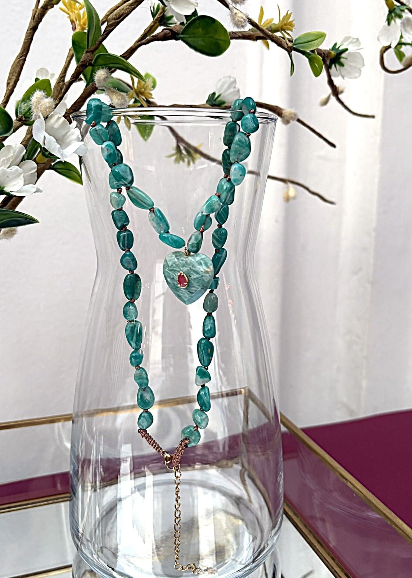 Collier en pierres naturelles amazonite bleu vu de face