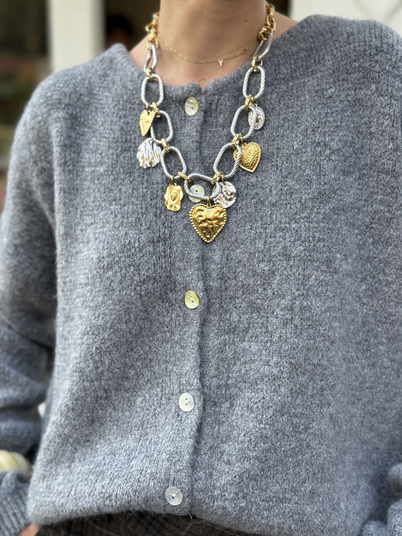 Gilet gris en alpaga, gros plan