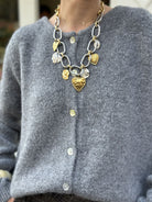 Gilet gris en alpaga, gros plan