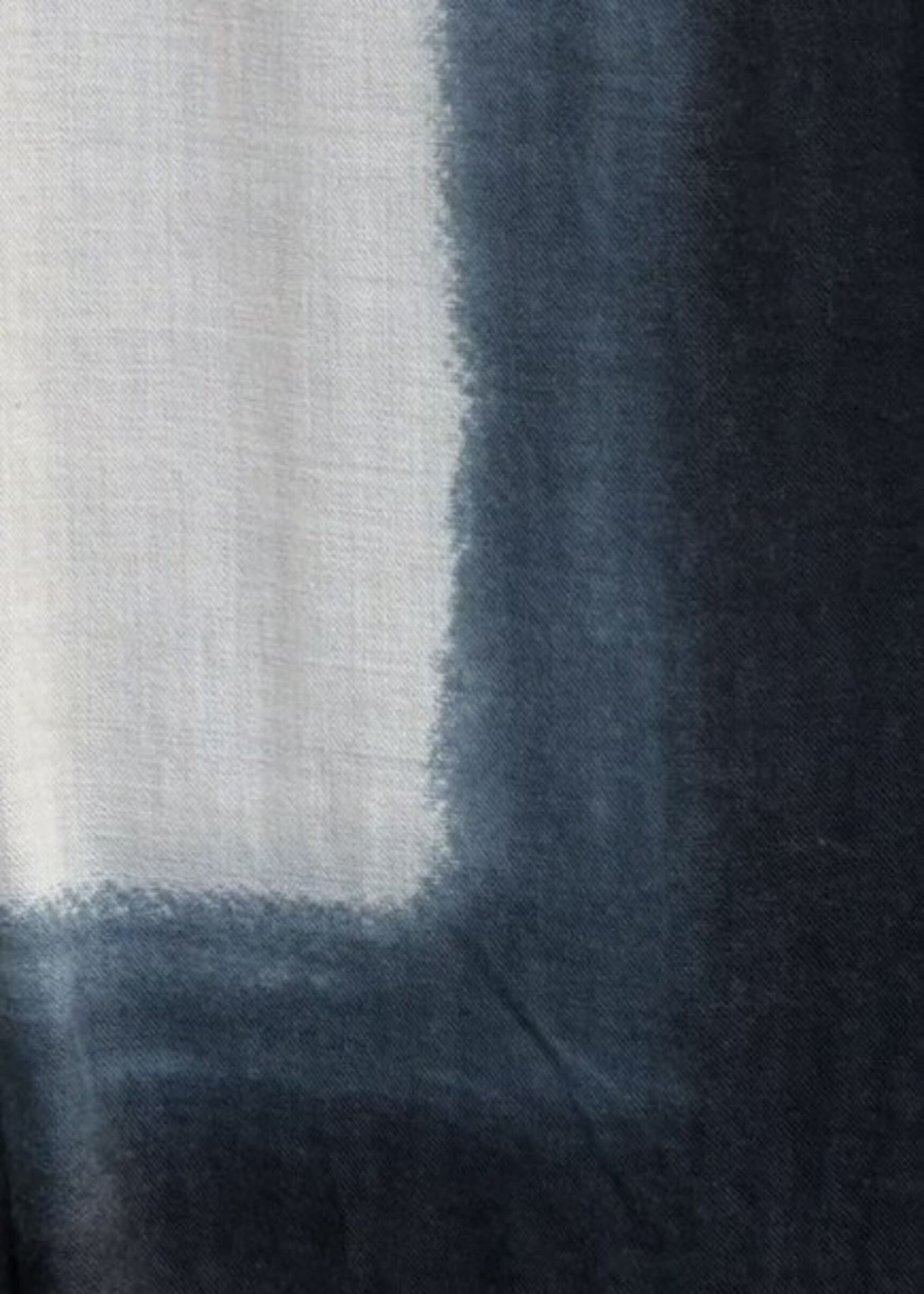 Détail imprimé tie die écharpe en cachemire