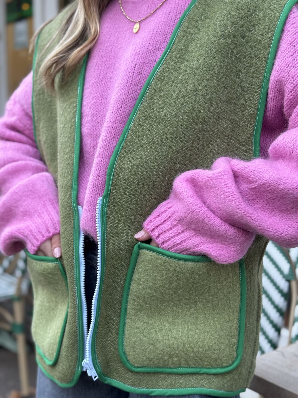 Gilet de laine vert détail poche plaquée