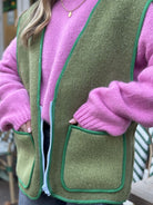 Gilet de laine vert détail poche plaquée