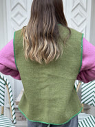 Gilet de laine vert vu de dos