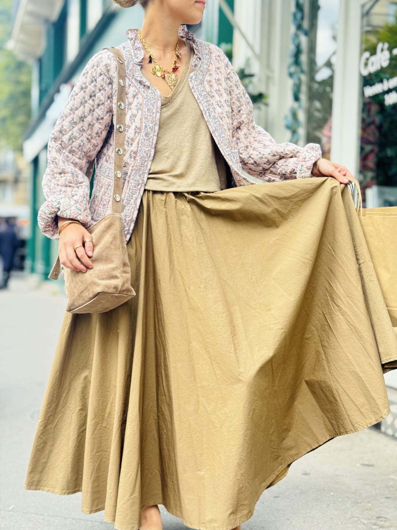 Volume de la jupe corolle taupe