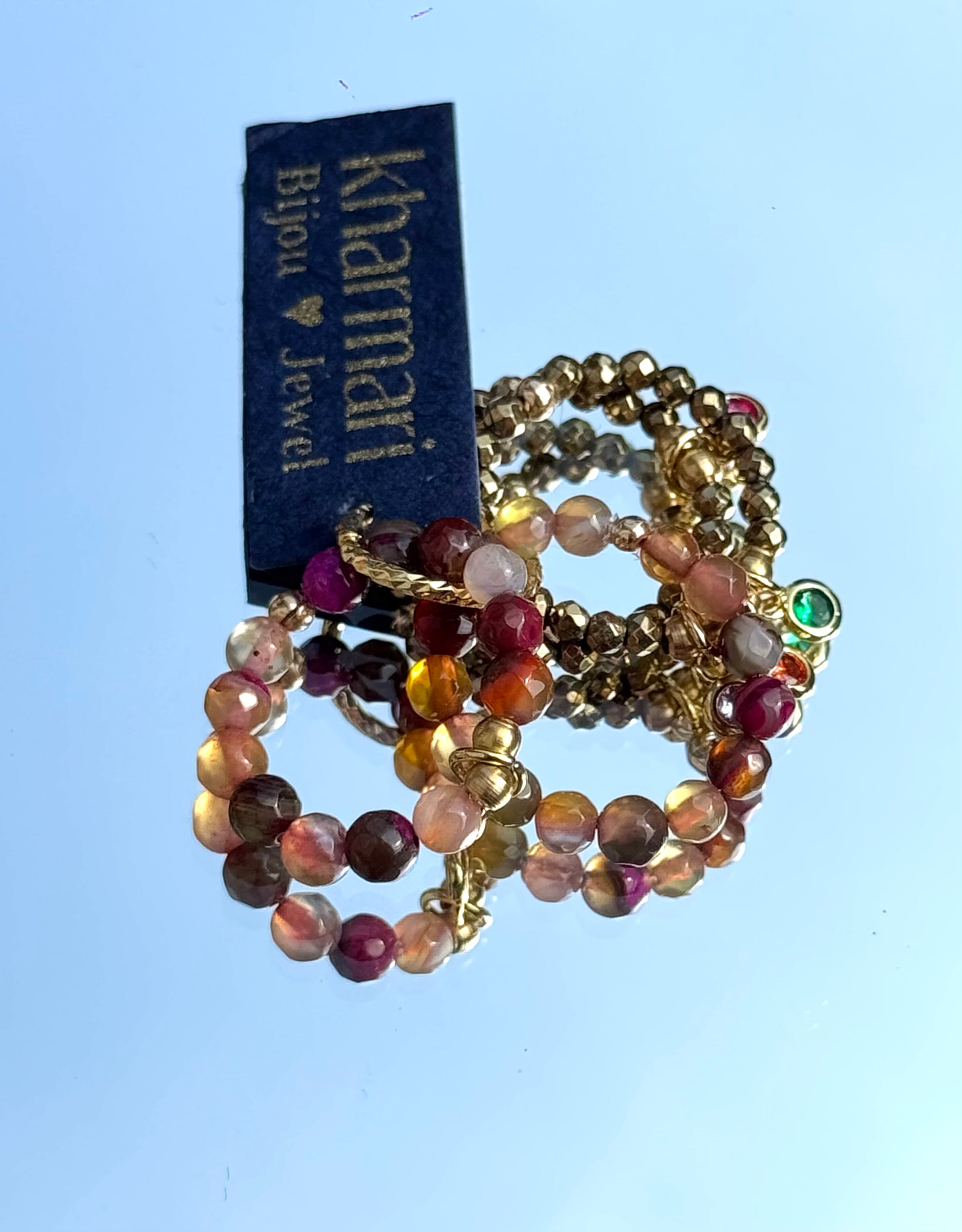 Zoom sur les perles rouges et roses de la bague Céleste 4 Kharmari