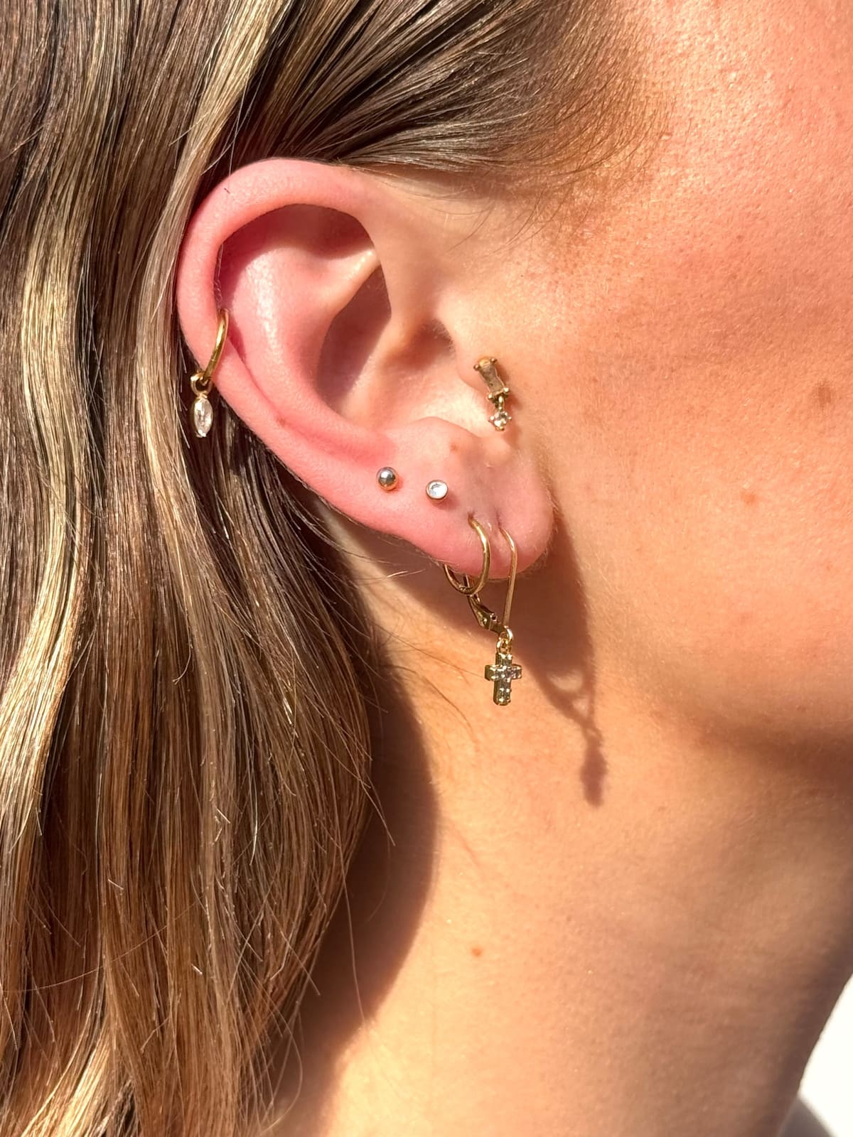 Boucle Croix en strass KHARMARI
