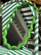 Miroir mural vert en forme de zigzag – design moderne et original