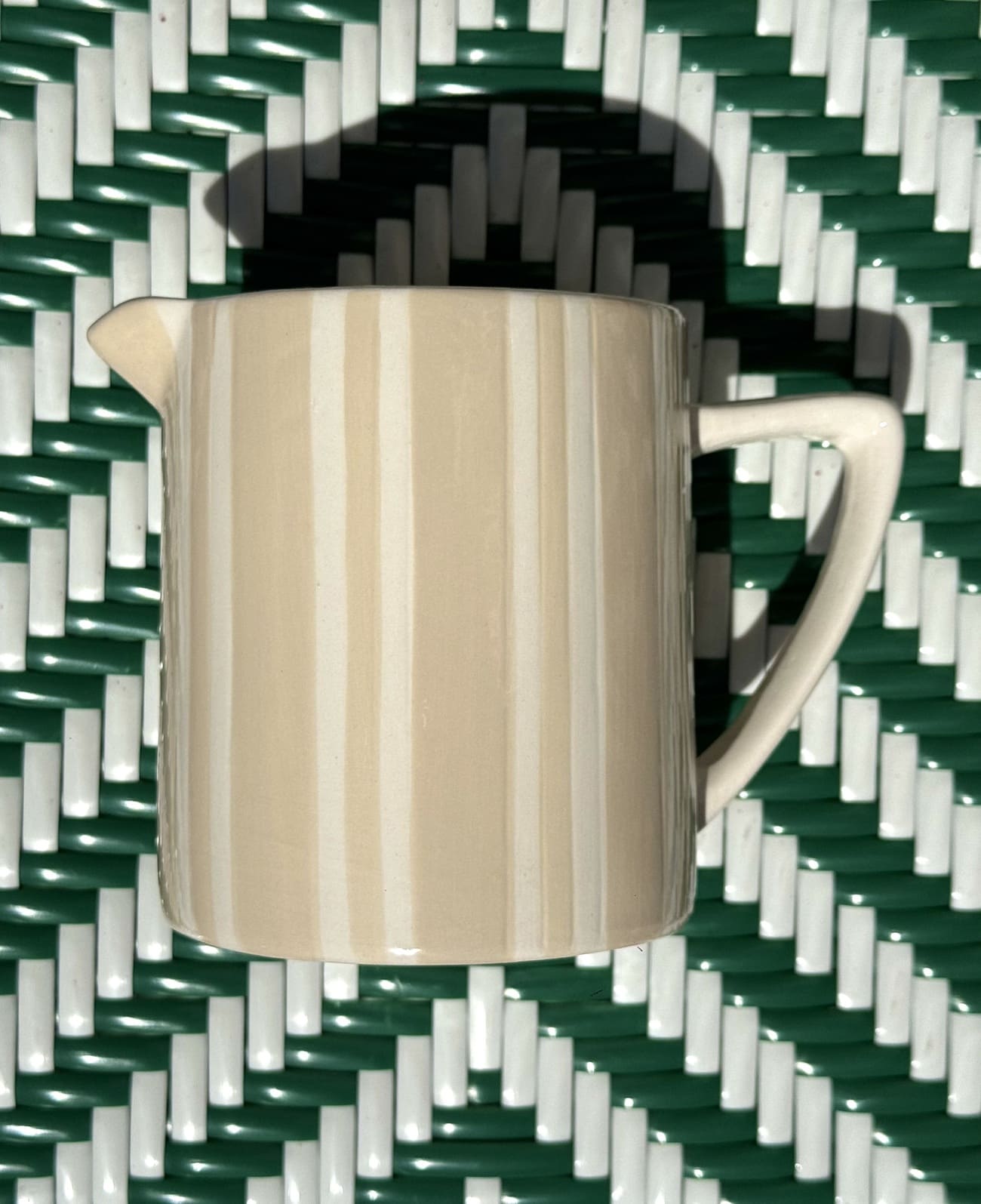 Pichet décoratif beige à rayures – céramique naturelle – Sidonie Concept Store