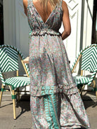 Robe grise midi vue de dos – coupe droite élégante