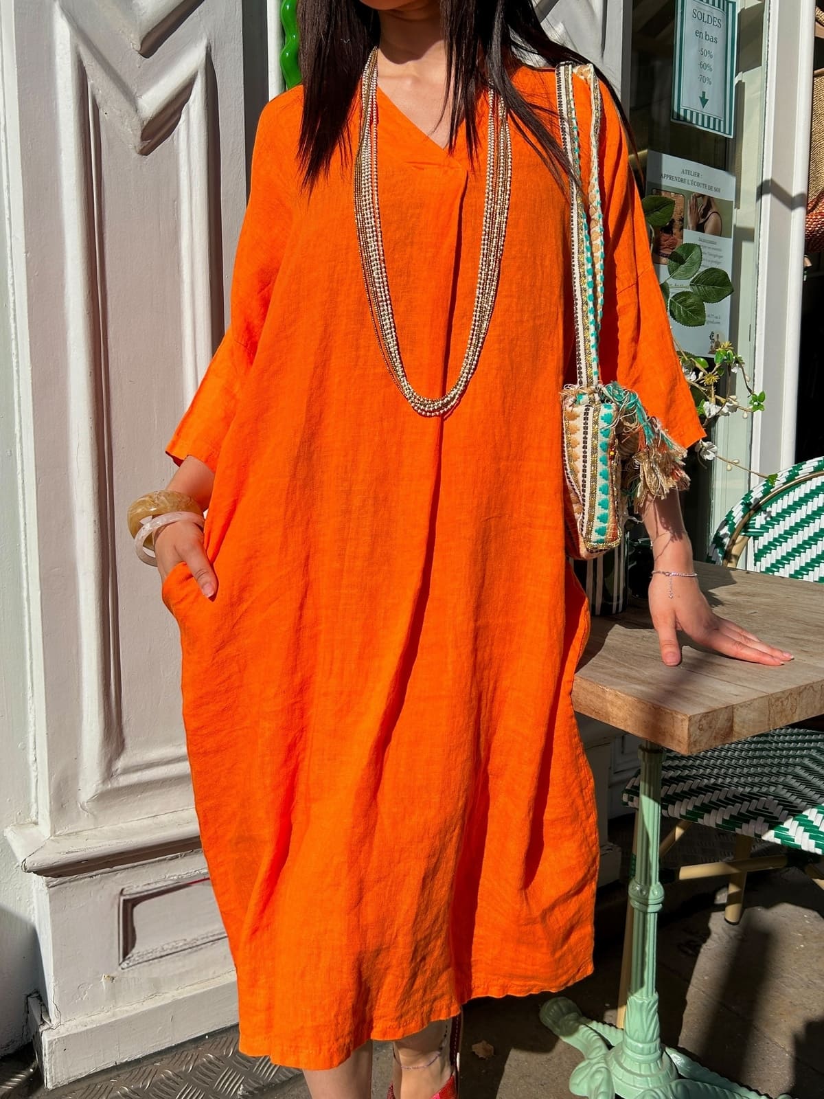 Robe longue oversize en lin orange vue de face – taille unique