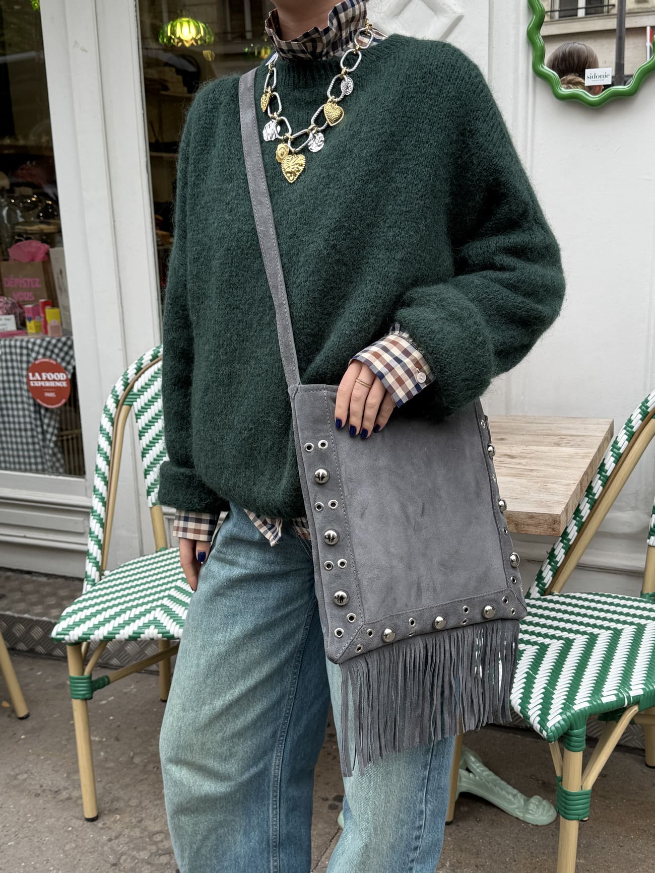 Sac en daim à franges et clous gris - vue d'ensemble