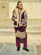 Sac en daim taupe à clous - vue d'ensemble