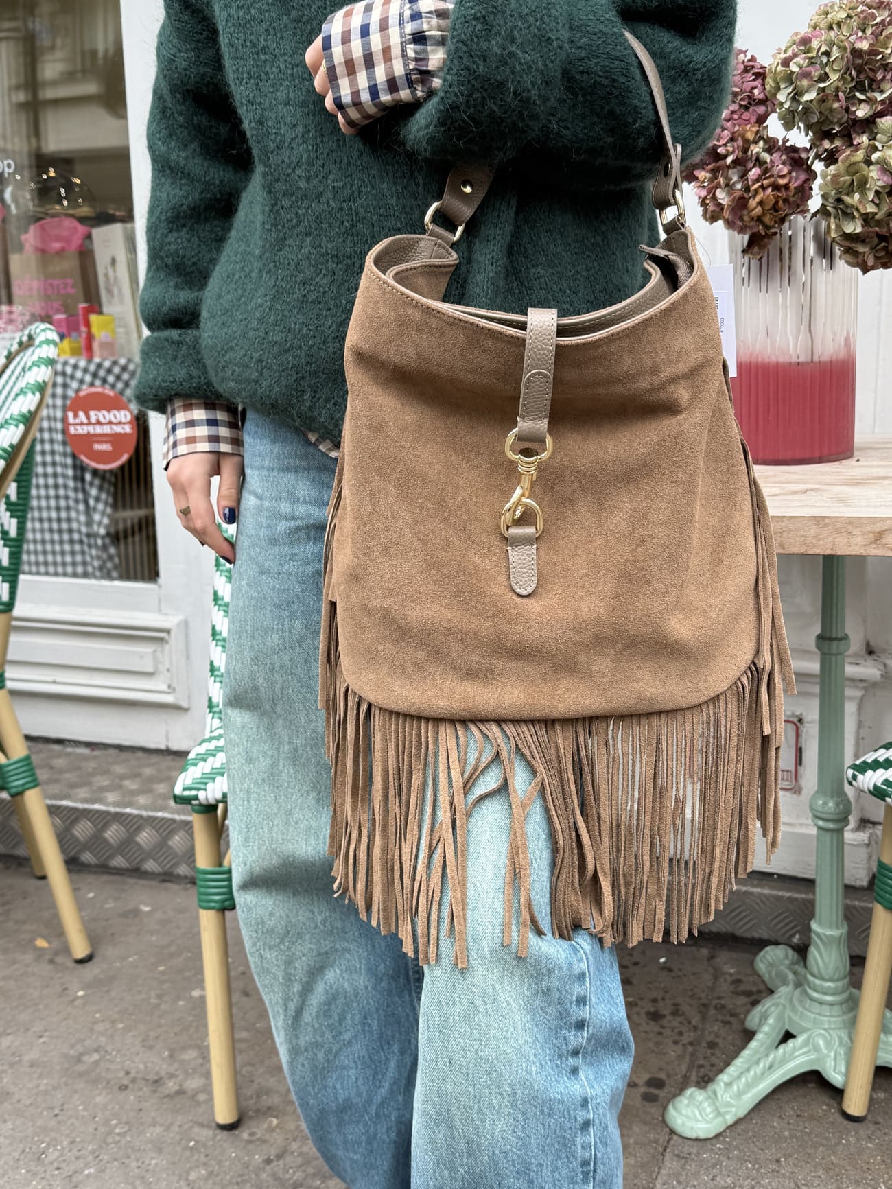 sac en daim taupe frange vue de face