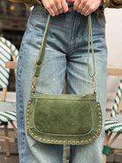 sac en daim vert à clous 