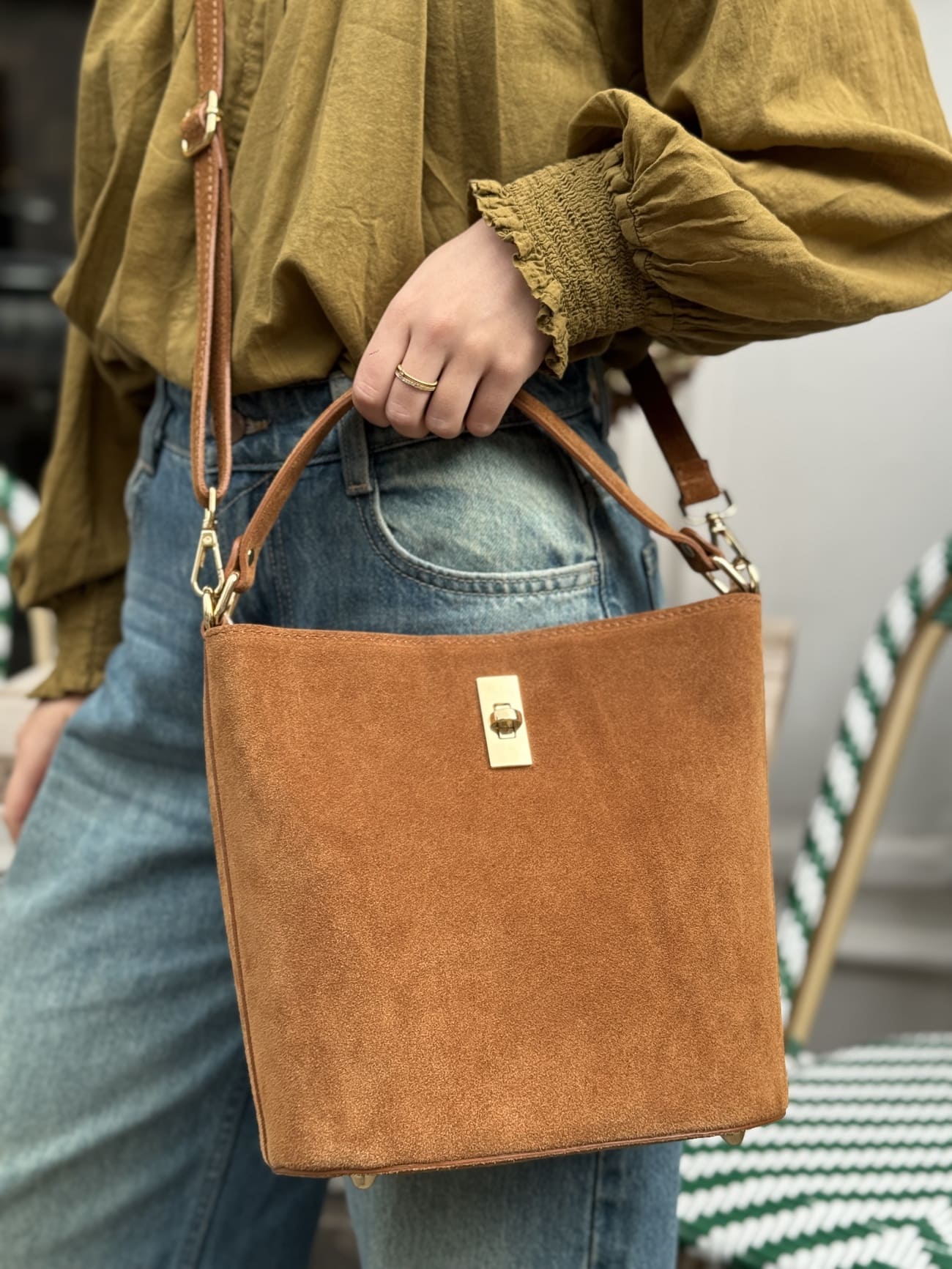 sac seau en daim camel 