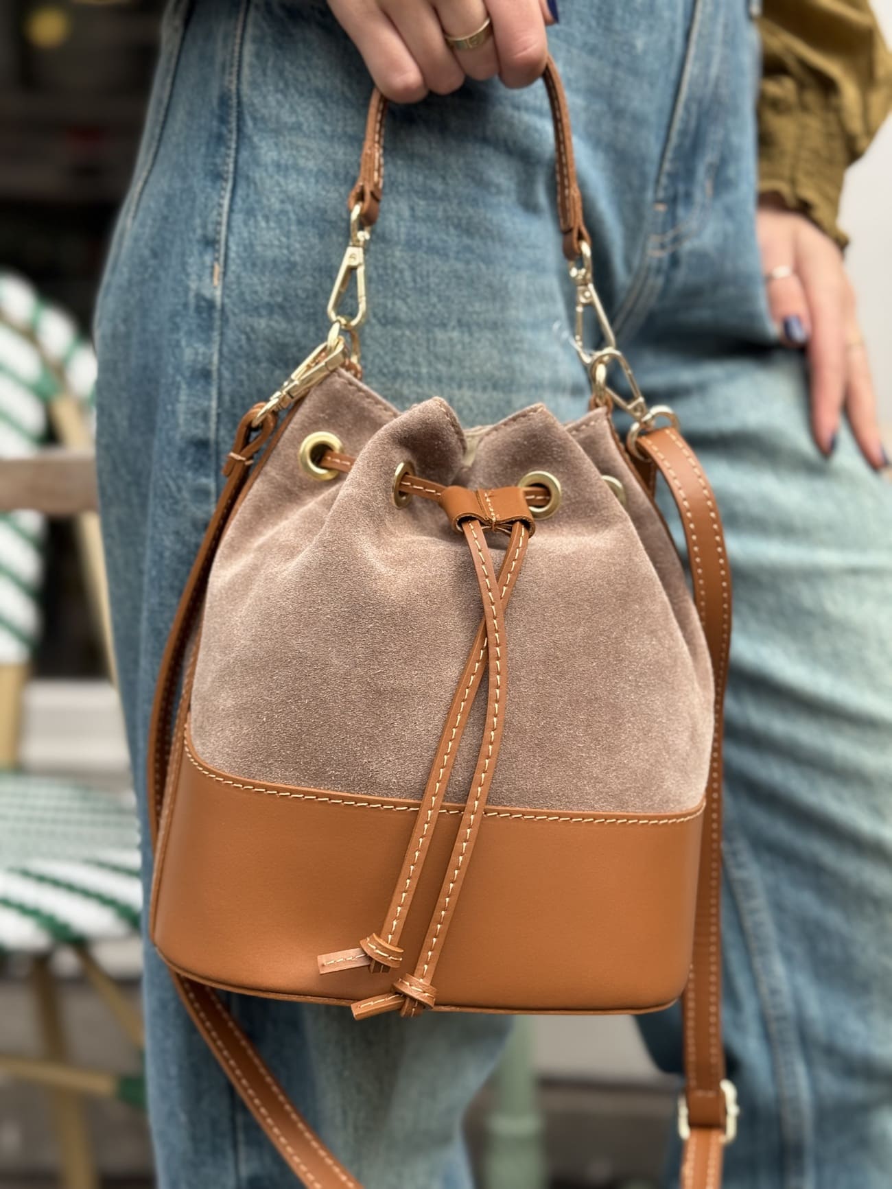 sac seau en daim et cuir taupe camel