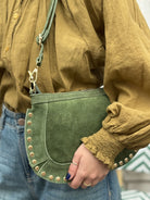 sac en daim vert clouté