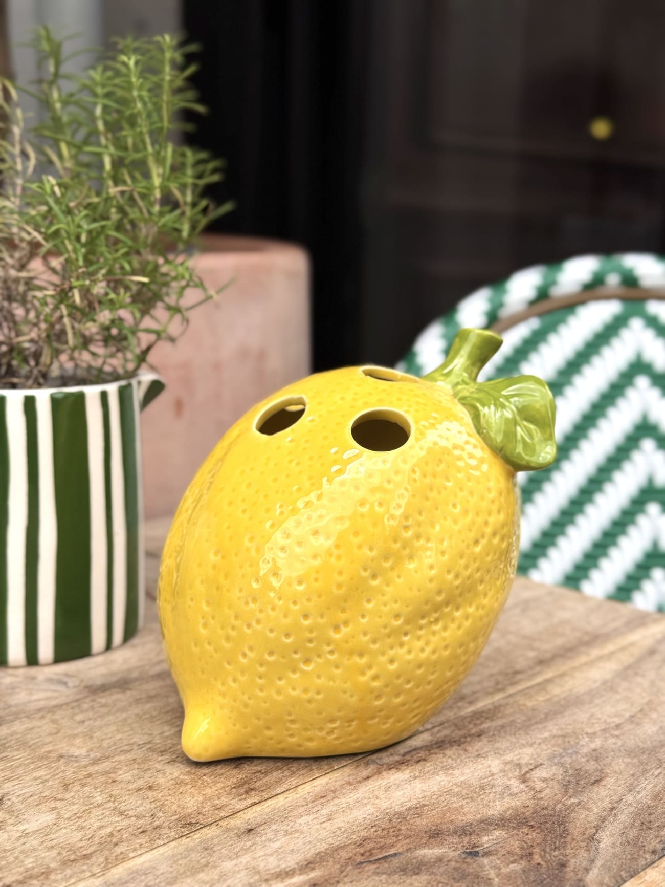 Vase citron jaune en céramique multi-trous – vue de face
