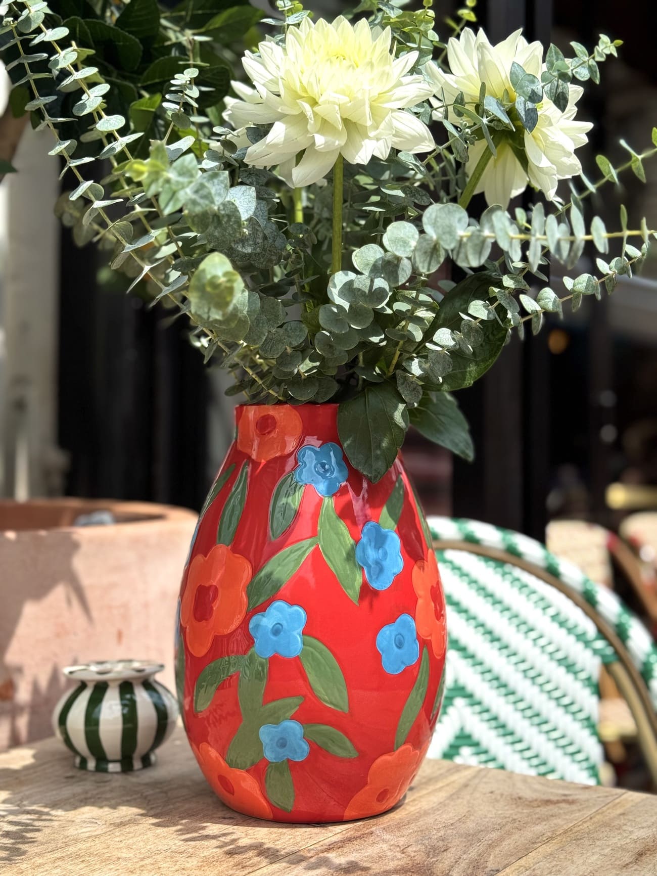 Vase rouge en dolomite Flores utilisé avec des fleurs fraîches