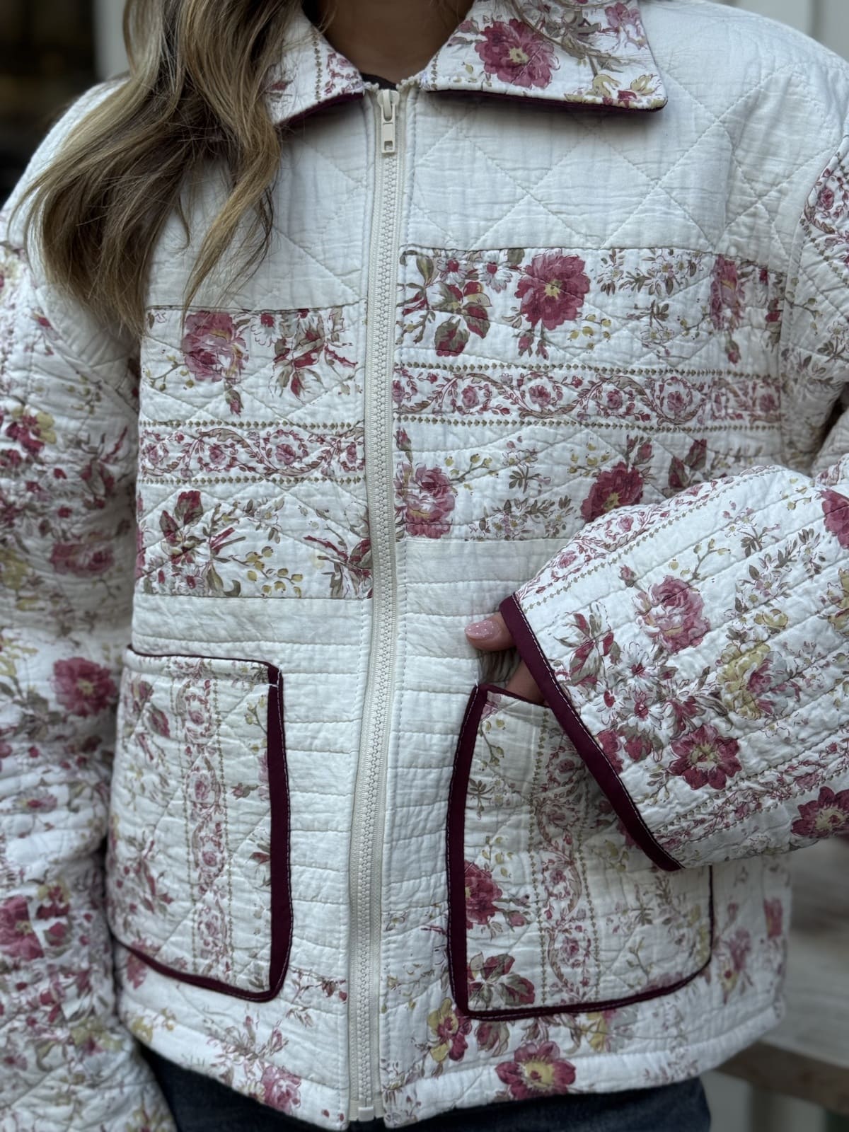 veste boutis rose fleurs de face