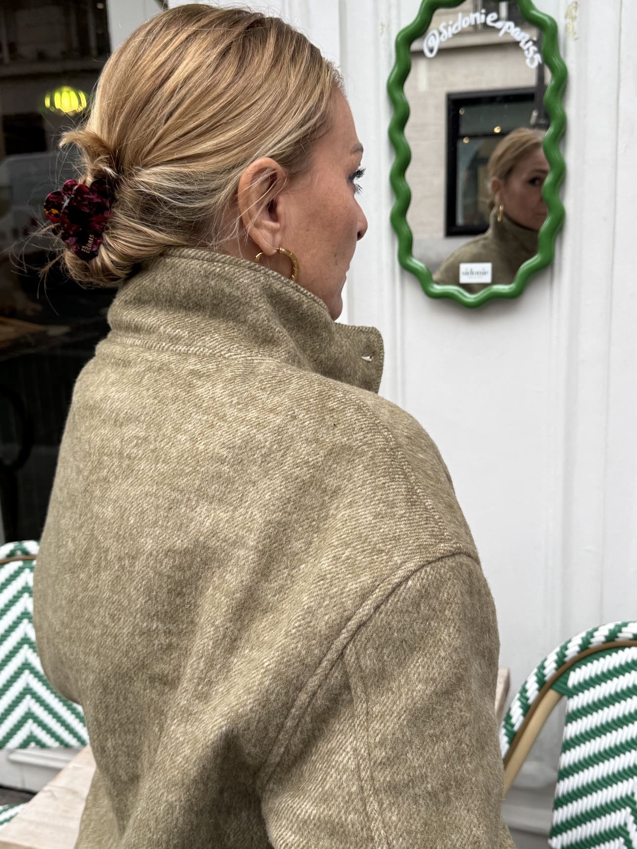 Veste courte en chevron kaki vue de dos